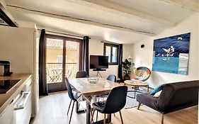 Un Balcon, Au Coeur Du Village
